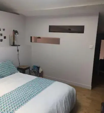 Echoppe Entièrement Rénovée Au Centre De Villa *